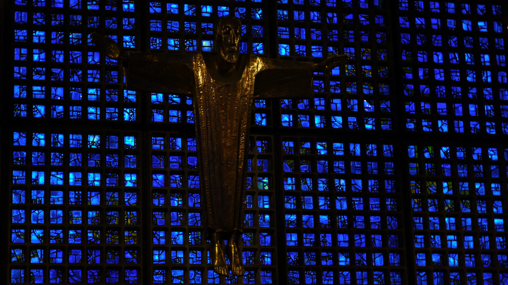 Das goldene Kreuz in der Berlinder Gedächtniskirche